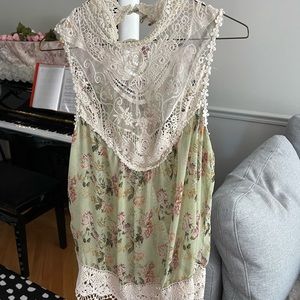 Small No sleeve top